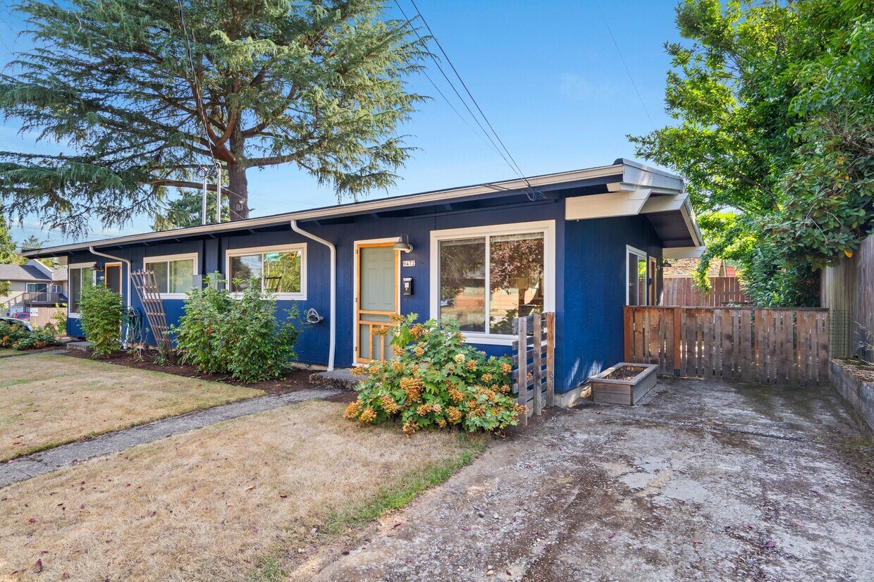 Primary Photo - 9472 N Charleston Ave