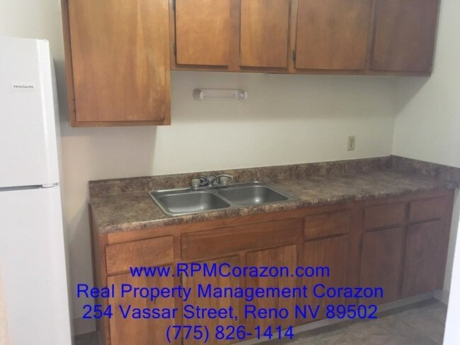 Building Photo - One Bedroom, 1 Bathroom Cottage in Reno...