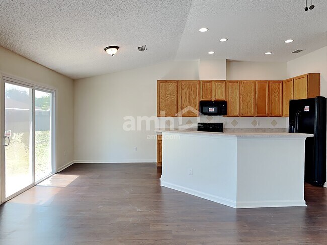 Building Photo - 766 Martin Lakes Dr E