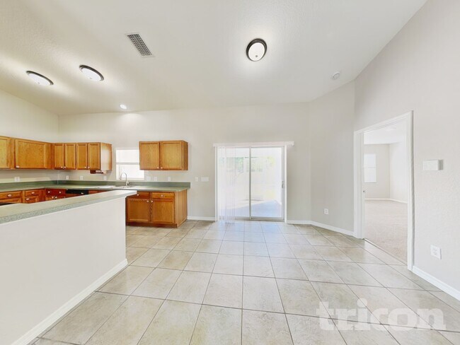 Foto del edificio - 1488 Nabatoff St