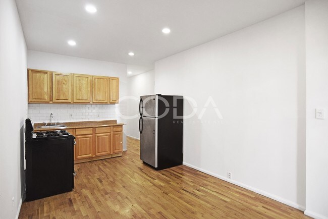 Foto del edificio - 1868 Grove St