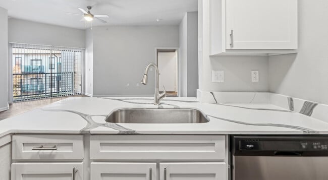 2BD, 2BA - 1170SF - Kitchen - The Link at Plano