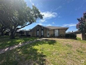Building Photo - 526 Sheffield Dr