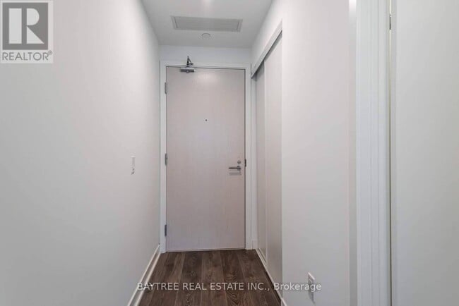 Photo du bâtiment - 115 Blue Jays Way