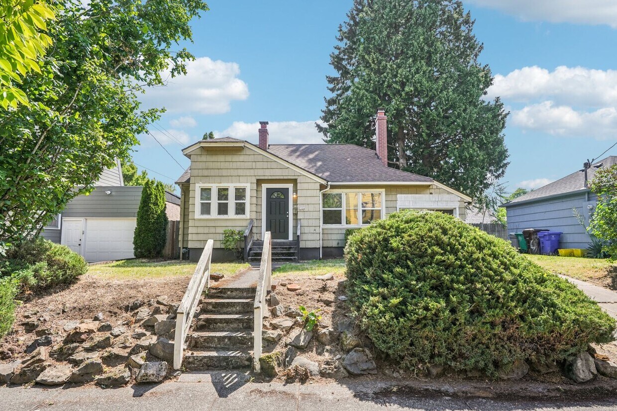 Primary Photo - Spacious 4-Bedroom Home in Arbor Lodge – P...