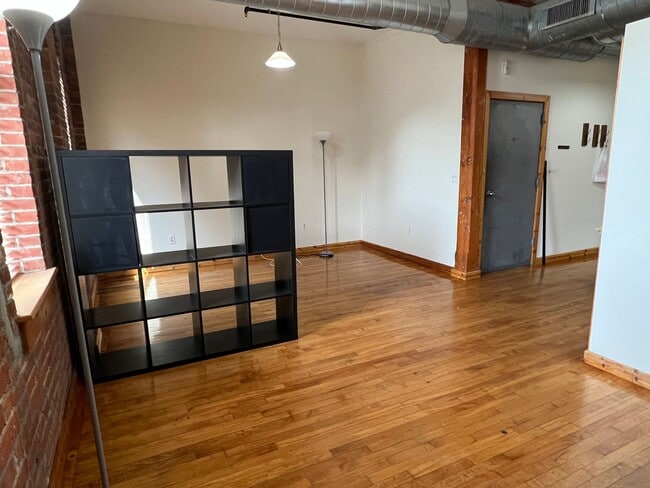 Building Photo - Downtown Bridgeport 1-Bed, 1-Bath with All...
