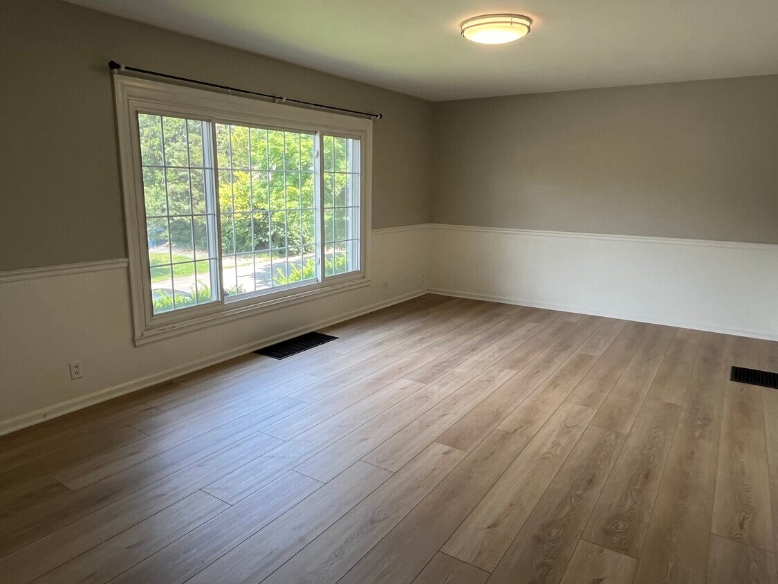 Foto principal - 533 E 60th St