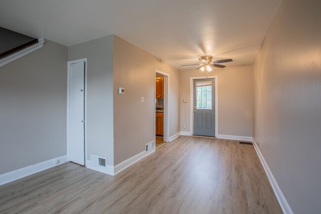 Foto del edificio - Charming 2 BR/1 Townhome in Brooklyn Park!