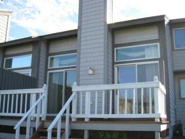 Building Photo - 3 bedroom in East Syracuse NY 13057