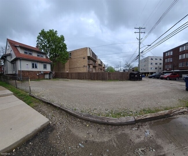 Foto del edificio - 10 br, 3.5 bath House - 904 S Forest Ave