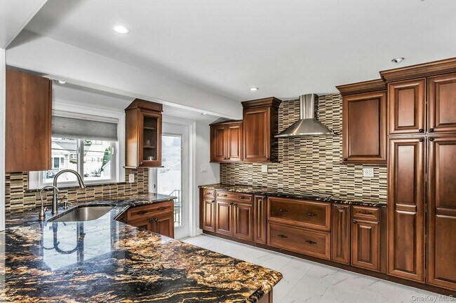 Foto del edificio - 956 Plum Tree Rd W