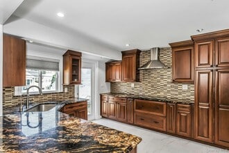 Building Photo - 956 Plum Tree Rd W