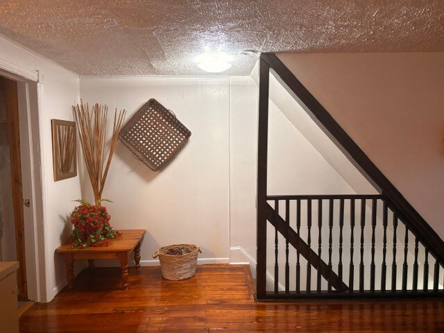 Parte superior de las escaleras de entrada al apartamento. - 895 Old Wilmington Rd