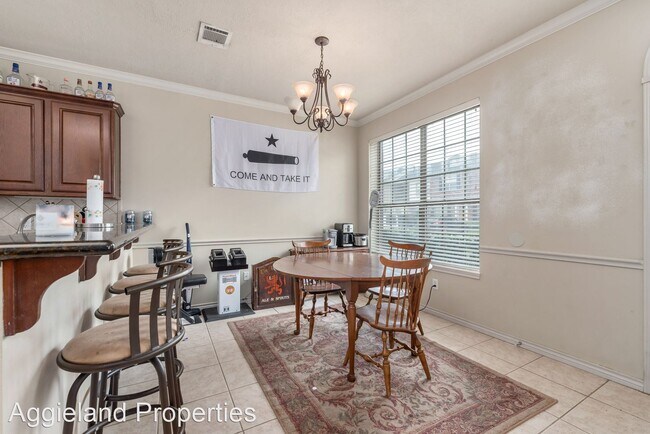 Building Photo - 4 br, 4 bath House - 203 Forest Dr