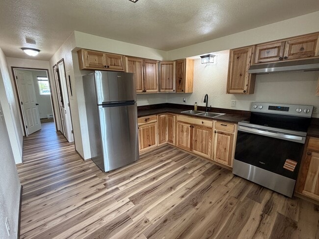 Foto del edificio - 2 Bedroom 1 Bath 3plex