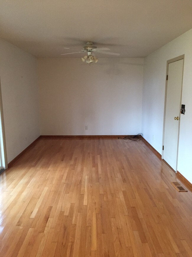 Building Photo - 2405 Hathaway Dr
