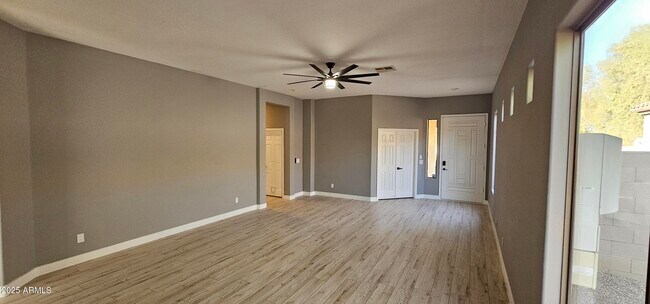 Foto del edificio - 17913 W Desert View Ln