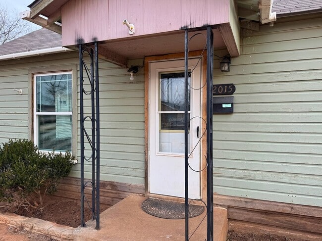 Foto del edificio - 2706 Palmetto Dr