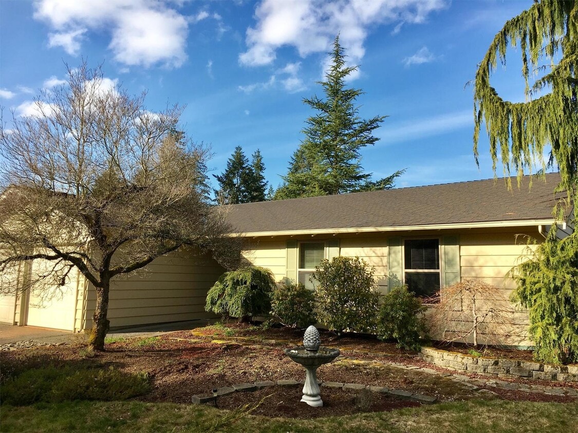 Updated 3 Bedroom Near Edmonds House Rental in Lynnwood, WA