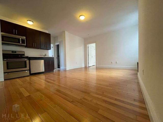 Building Photo - 3 bedroom in ASTORIA NY 11105