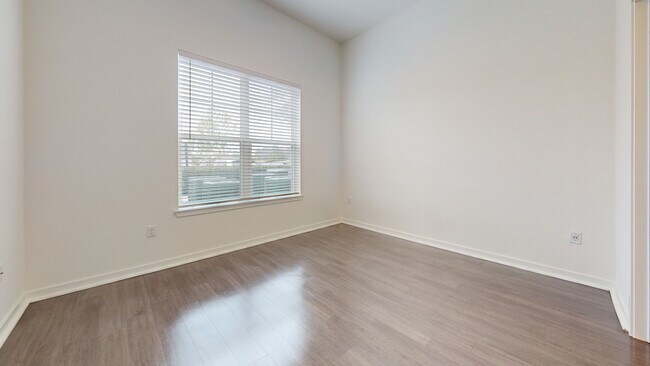 Interior Photo - Essex Luxe Apartments