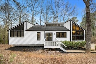 Building Photo - 1850 Cedar Cliff Dr