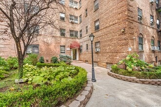 Building Photo - 102-55 67th Rd