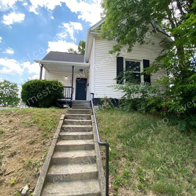Building Photo - 681 Stewart Ave
