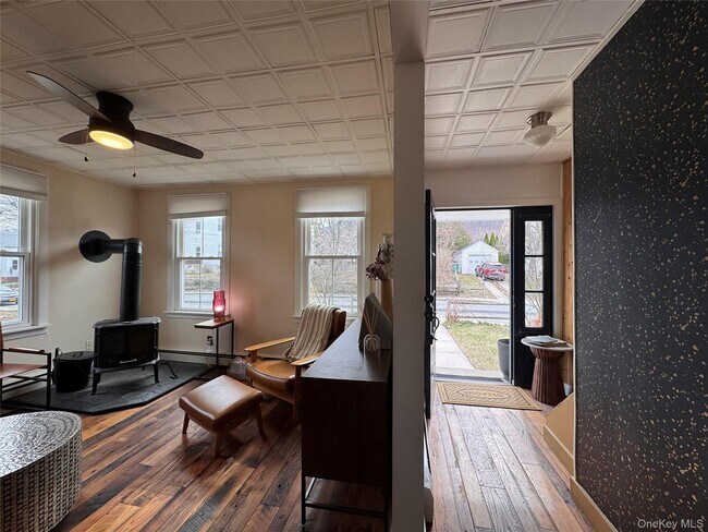 Foto del edificio - 69 Russell Ave