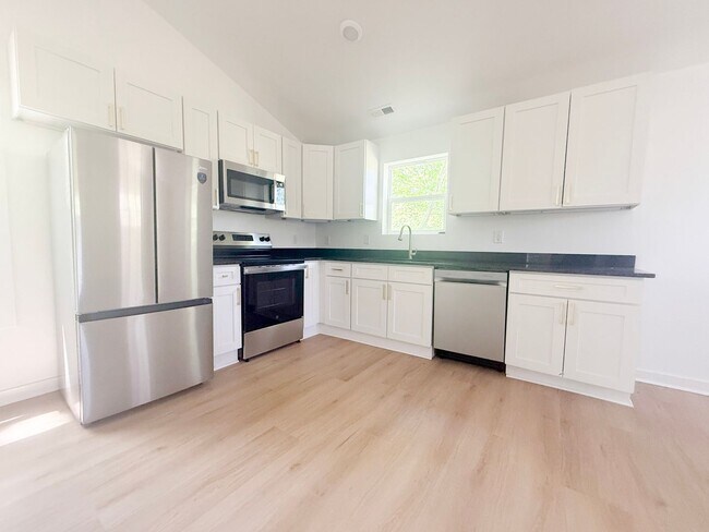 Foto del edificio - Brand-New 3-Bedroom Home in Quiet Country Setting | Sparta