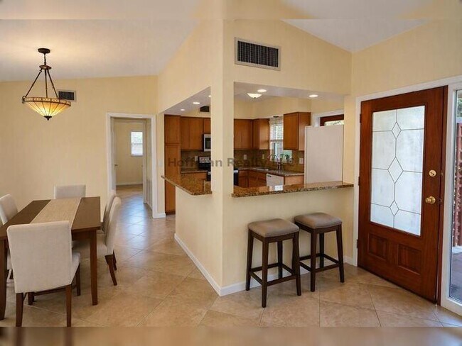 Building Photo - 3-Bed, 2-Bath, Pool Home in Original Carrollwood