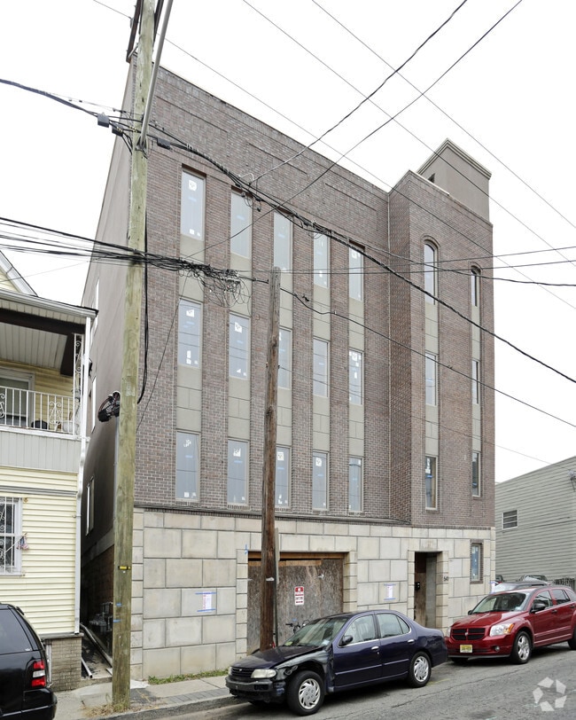 Building Photo - 541 42nd St