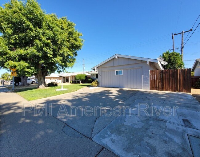 Building Photo - 7011 Flamingo Way