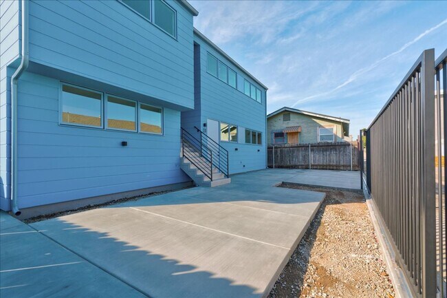 Foto del edificio - **Modern Comfort Meets Historic Charm in S...