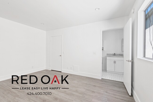 Building Photo - Stunning Two Bedroom with Central Heat and...