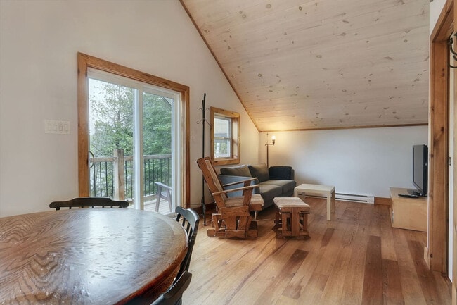 Photo du bâtiment - 566 Chem. du Lac Beauclair