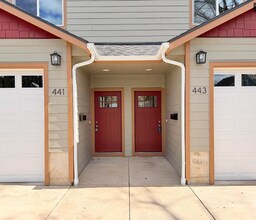 Building Photo - 441 SE Denver St