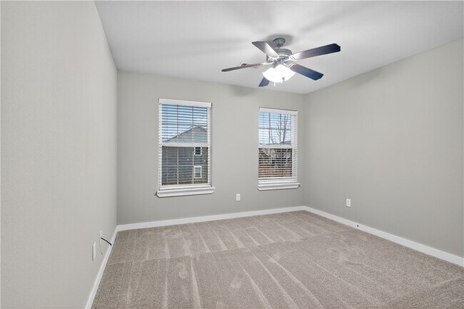 Foto del edificio - 2304 SW Juniper Ave