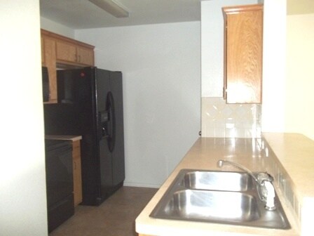 Foto del edificio - 1108 Travis Cir