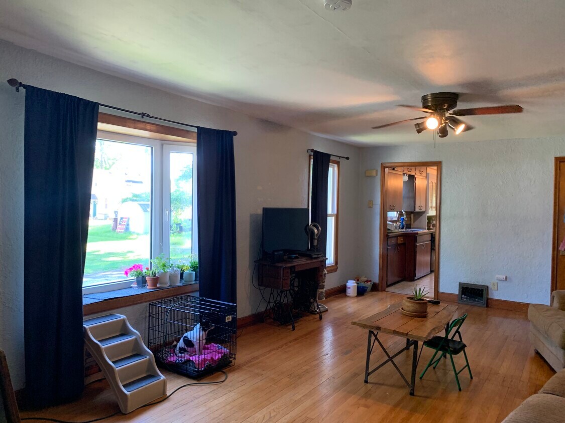 10850 2nd St, Roscoe, IL 61073 House Rental in Roscoe, IL