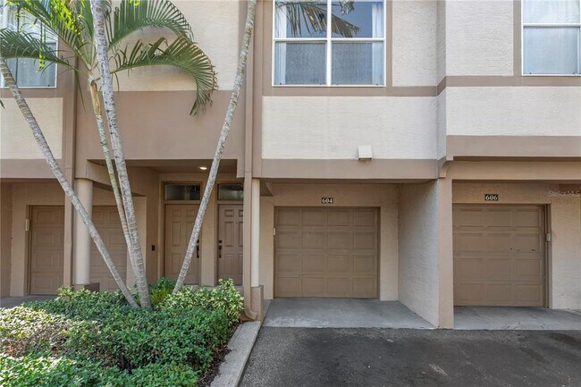 Foto del edificio - 604 Arbor Lake Ln