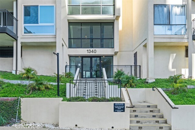 Foto del edificio - 1340 S Beverly Glen Blvd