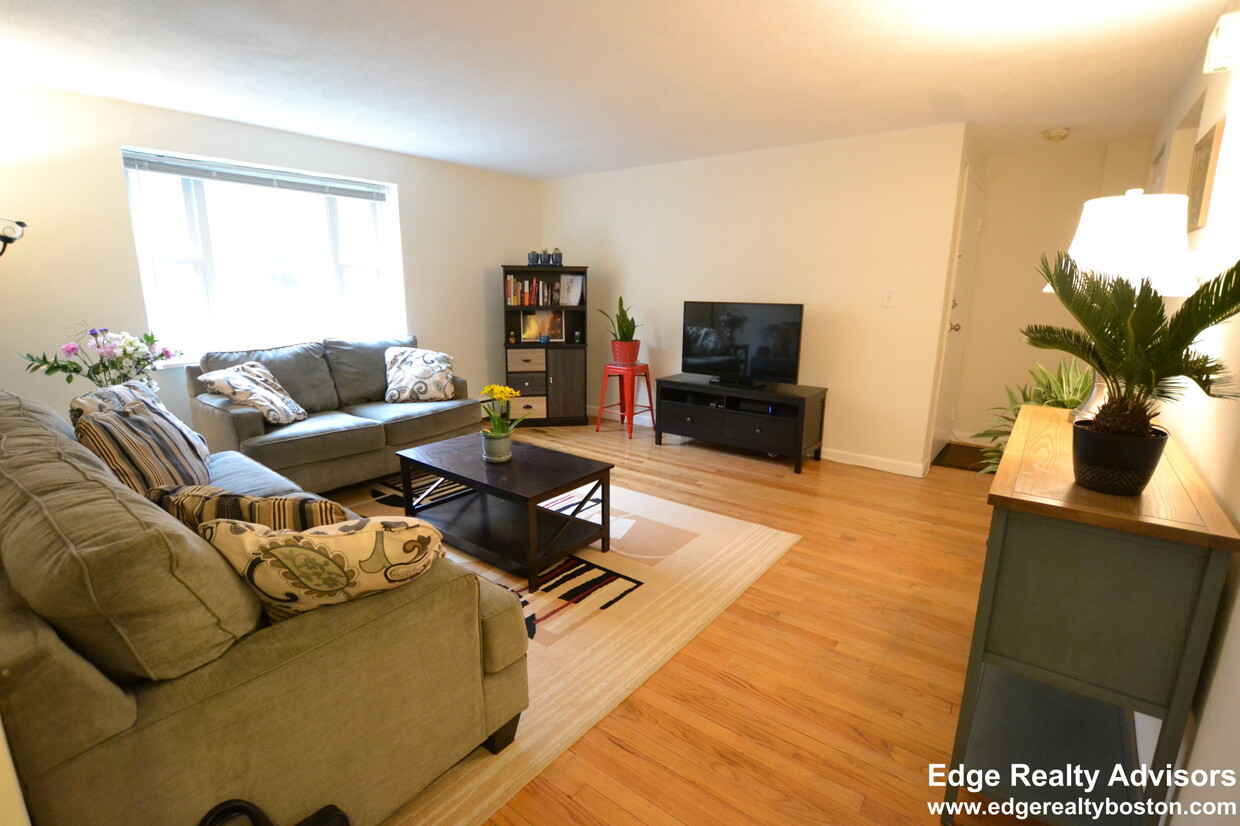 Foto principal - 65 Colborne Rd