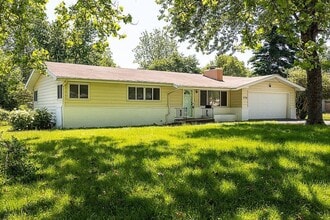Building Photo - 526 N Oak Grove Ave