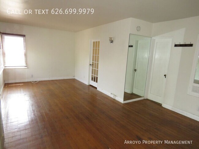 Foto del edificio - 207 1/2 S Primrose Ave.-