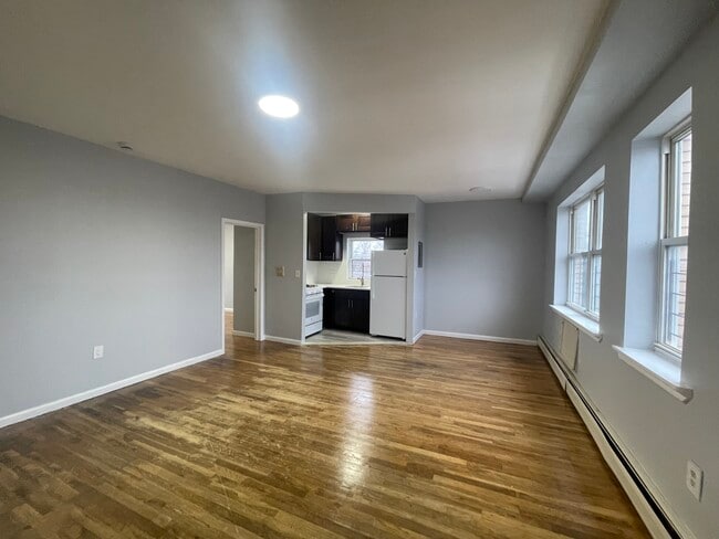 Foto del edificio - 3222 Tibbett Ave