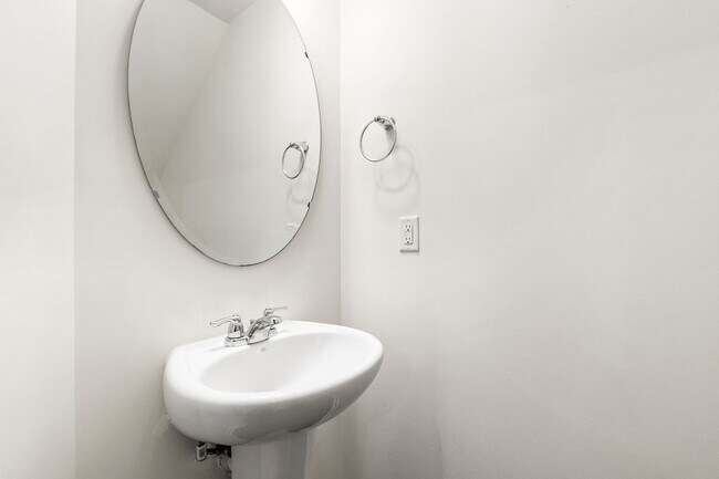 Building Photo - 1120 Grenshaw Dr