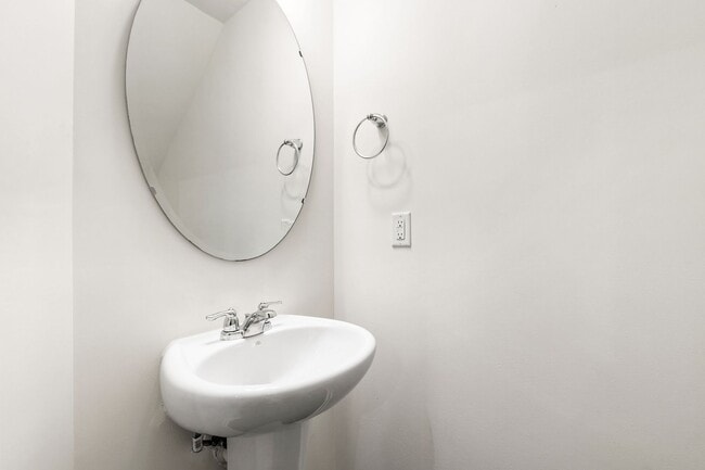 Building Photo - Modern Townhome in Sought-After Morrisville!