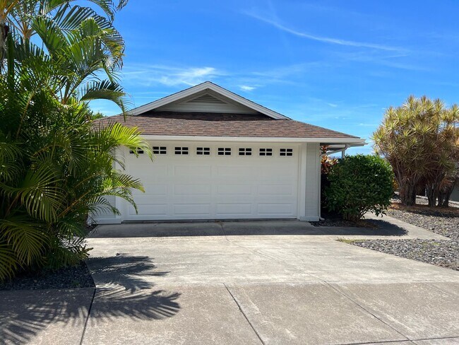 Foto del edificio - For Rent|  Two Bedroom / Two Bath Pualani Estates House