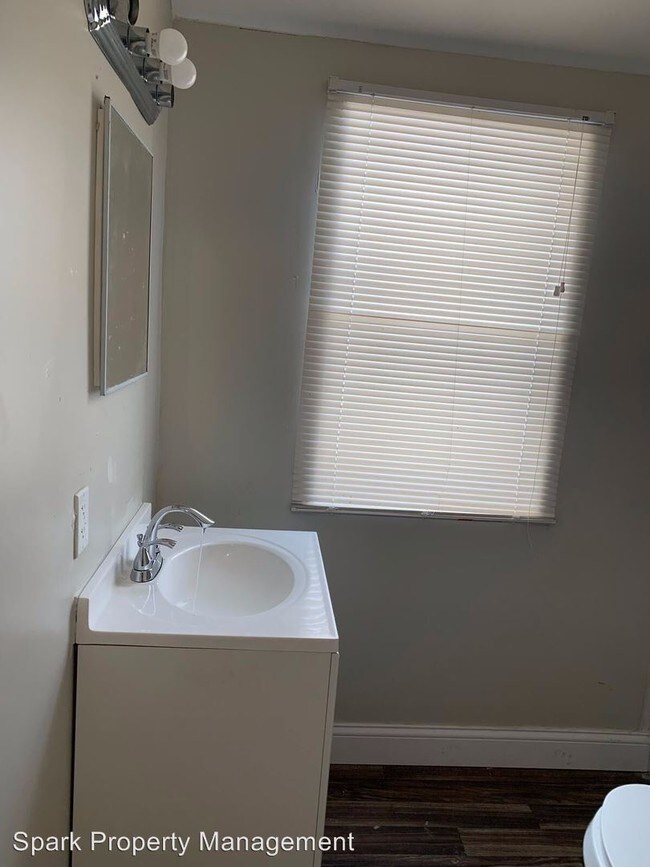 Building Photo - 3 br, 1.5 bath House - 15779 Heyden St
